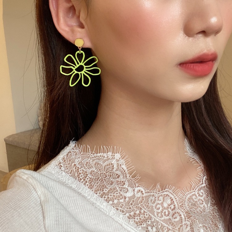 Sweet Flower Alloy Enamel Stoving Varnish Drop Earrings display picture 3