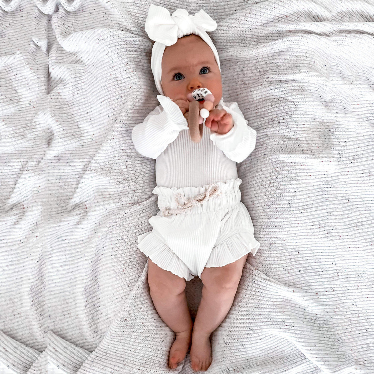 Demi-season bodysuit for early age