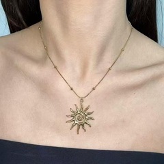 ヨーロッパとアメリカのシンプルなチェーンライト高級ハイエンドゴールデンスパイラルサンペンダントネックレスパーソナライズされたコールドデザイン鎖骨