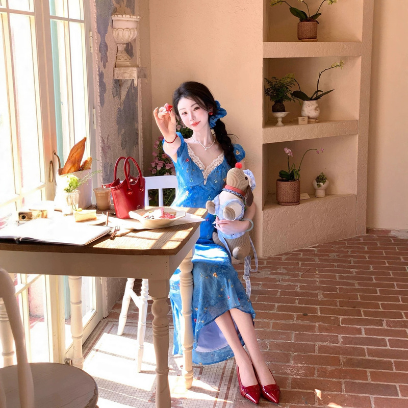 Capri Blue French Seaside Resort Style Design Niche Slim Fit Lace Splicing Short-Sleeved Dress for Women in Summer