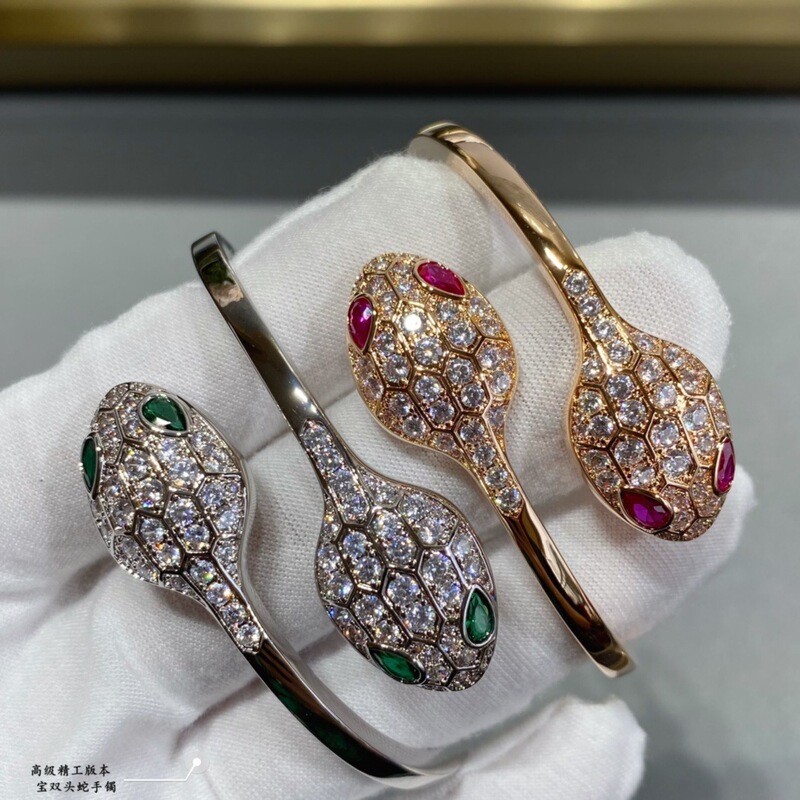 High-end V-gold snake bracelet, new open design, fully encrusted with diamonds, green and blue eyes, white shell malachite ring, cross-border premium craftsmanship wholesale High-end V-gold snake bracelet, new open design, fully encrusted with diamonds, green and blue eyes, white shell malachite ring, cross-border premium craftsmanship wholesale