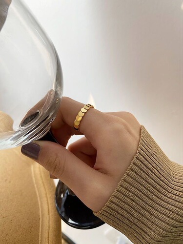 Super shiny exquisite rhombus multi-faceted ring for women, simple cold style high-end design Valentine's Day gift