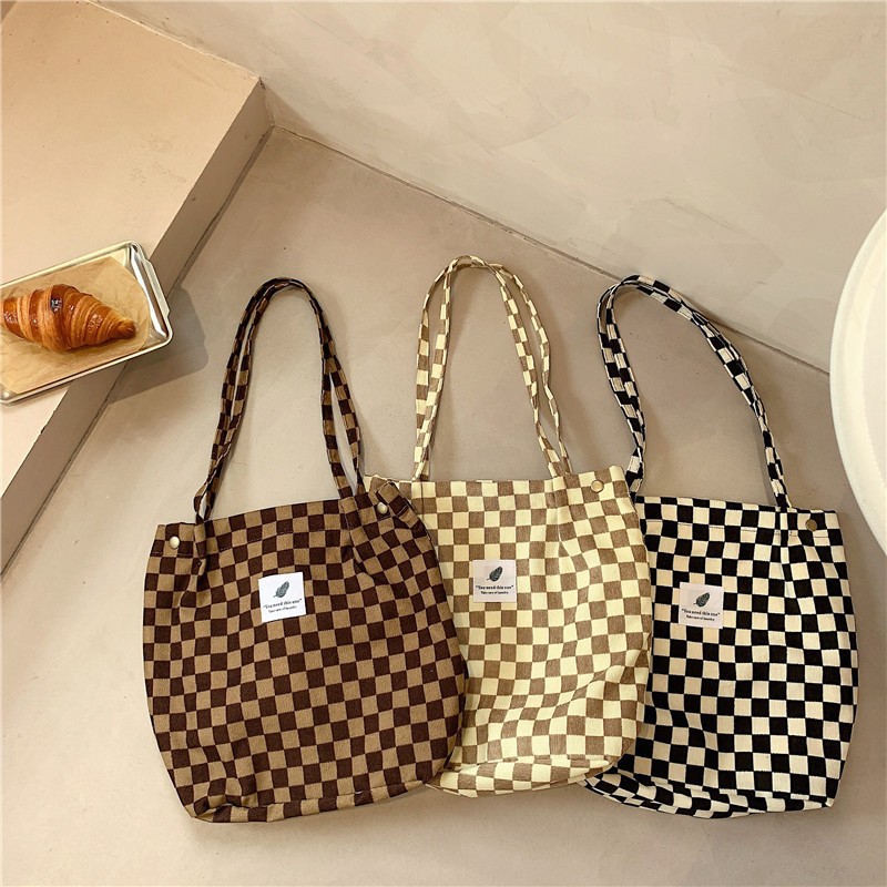 Capacious fashionable one-shoulder bag