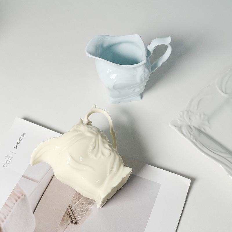 咖啡厅用具奶罐简约浮雕奶缸英式带手柄陶瓷小奶盅加奶拉花牛奶杯