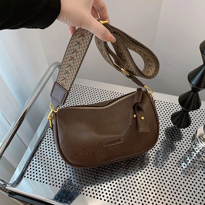 Bolsa transversal feminina pequena e versátil, com alça larga, no estilo retrô de Boston, para o ano que vem._voghion.com