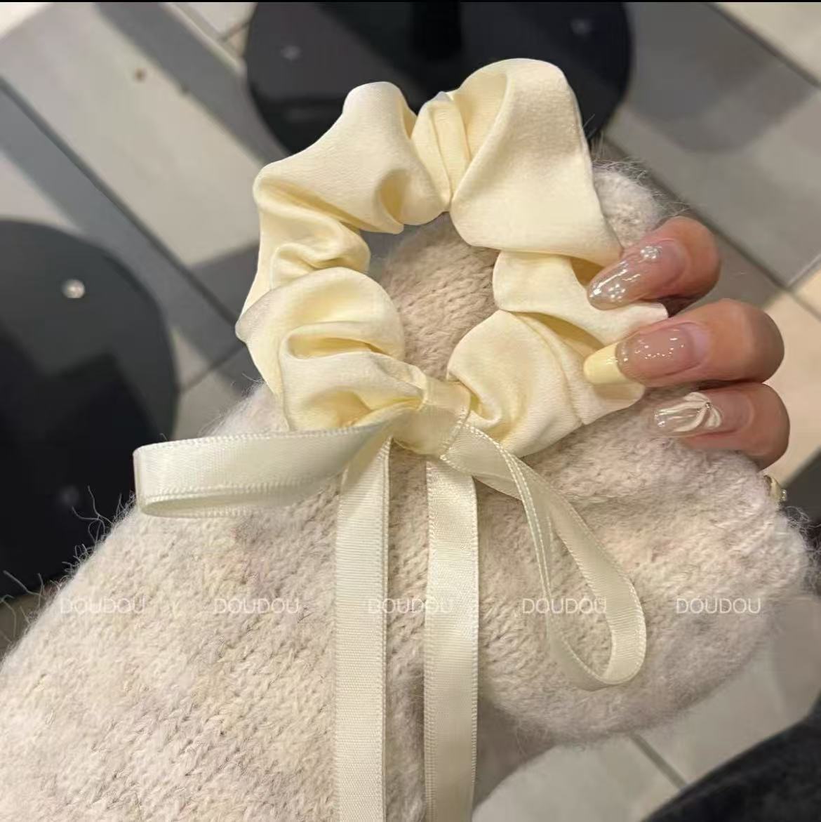 리본 오프화이트