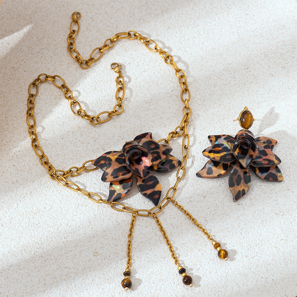 TENA Europa y América collar de acero inoxidable mujer no decoloración flores acrílicas collar de joyas set venta caliente