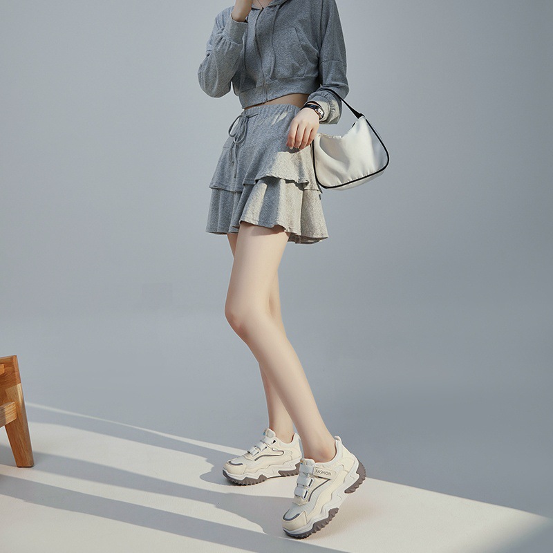 Zapatos blancos para mujeres con suela gruesa, primavera y verano de 2026 nuevos zapatos de cuero casuales deportivos ligeros con lazos para papá
