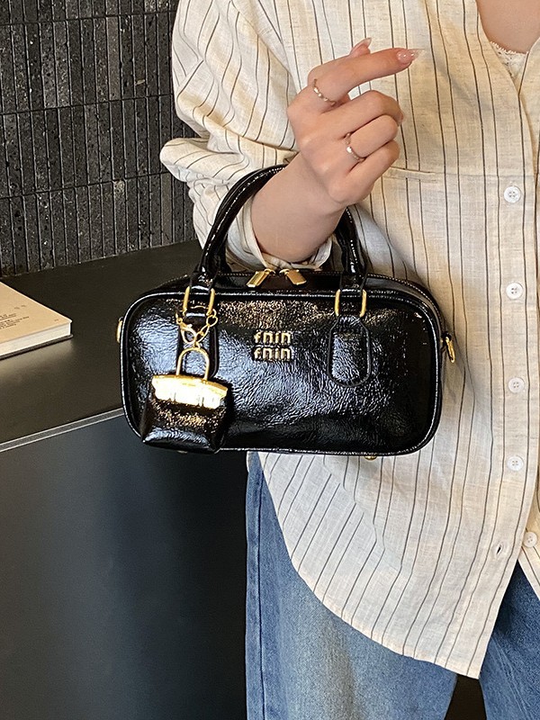 Bolso de bolos de mano popular de este año para mujeres 2026 nuevo sentido transfronterizo de alta calidad de viaje al trabajo mochila de hombro