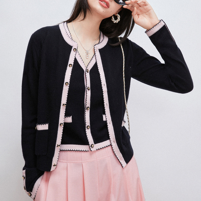 Middle Ages Wave Lace_Cashmere Wool 24k Gold Plated Four-leaf Clover Contrast Color Retro Chanel Knitted Sweater