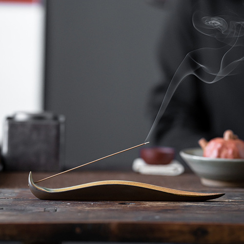 Ceramic Creative Incense Burner with Incense Sticks and Decorative Elements, Vintage-Style Horizontal Incense Holder for Incense & Tea Ceremonies, Home Use Sandalwood Burner in Antique Design