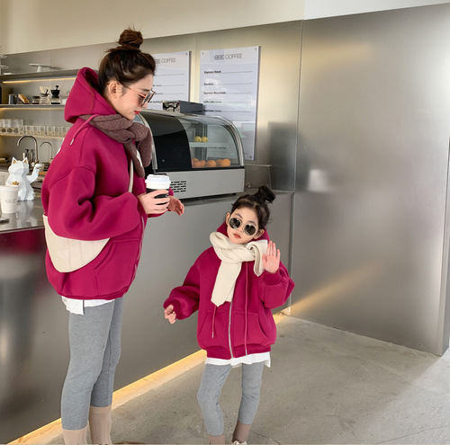 Play together parent-child clothing for boys and girls in winter plus velvet and thickened dragon fruit color sweatshirt jacket mother and child letter print jacket