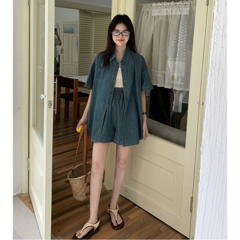 気品がだるくて、新しい夏のデザイン感のあるデニムシャツを着ています。|undefined