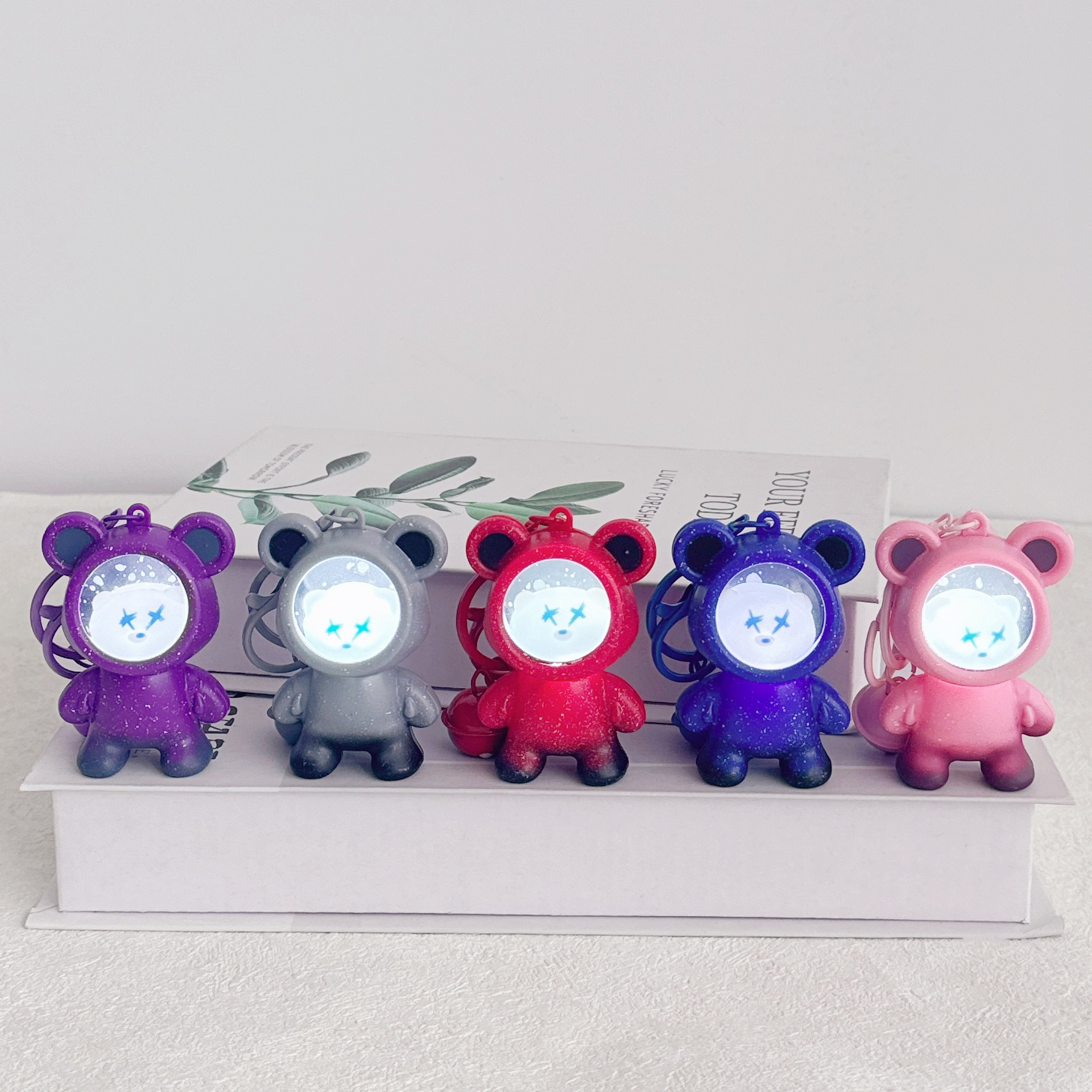 Ventas transfronterizas en caliente oso espacial llavero muñeca colgar bolsos decorativos con edición luminosa creativa de nuevo producto directo