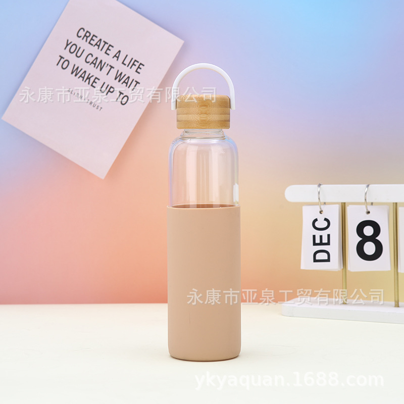 Fabricante suministro de copas de vidrio de alta borosilicina de bambú cubierta de vidrio de automóvil doméstico taza de bebida directa con cubierta de silicona taza de regalo al por mayor