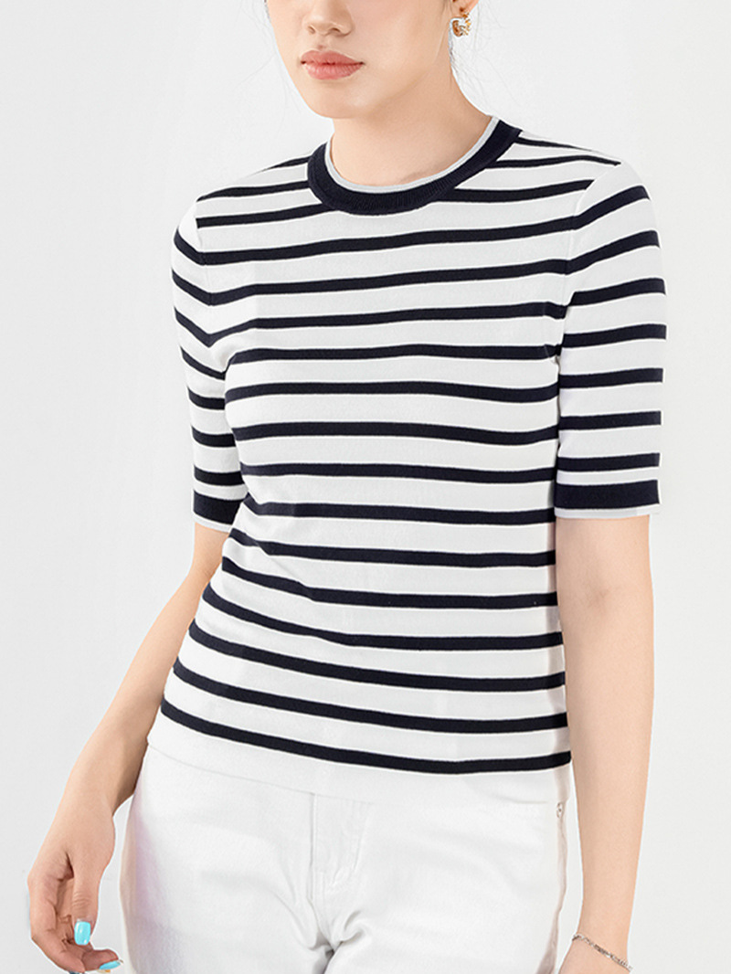 Classic knitted base elegant summer sweater with a round collar