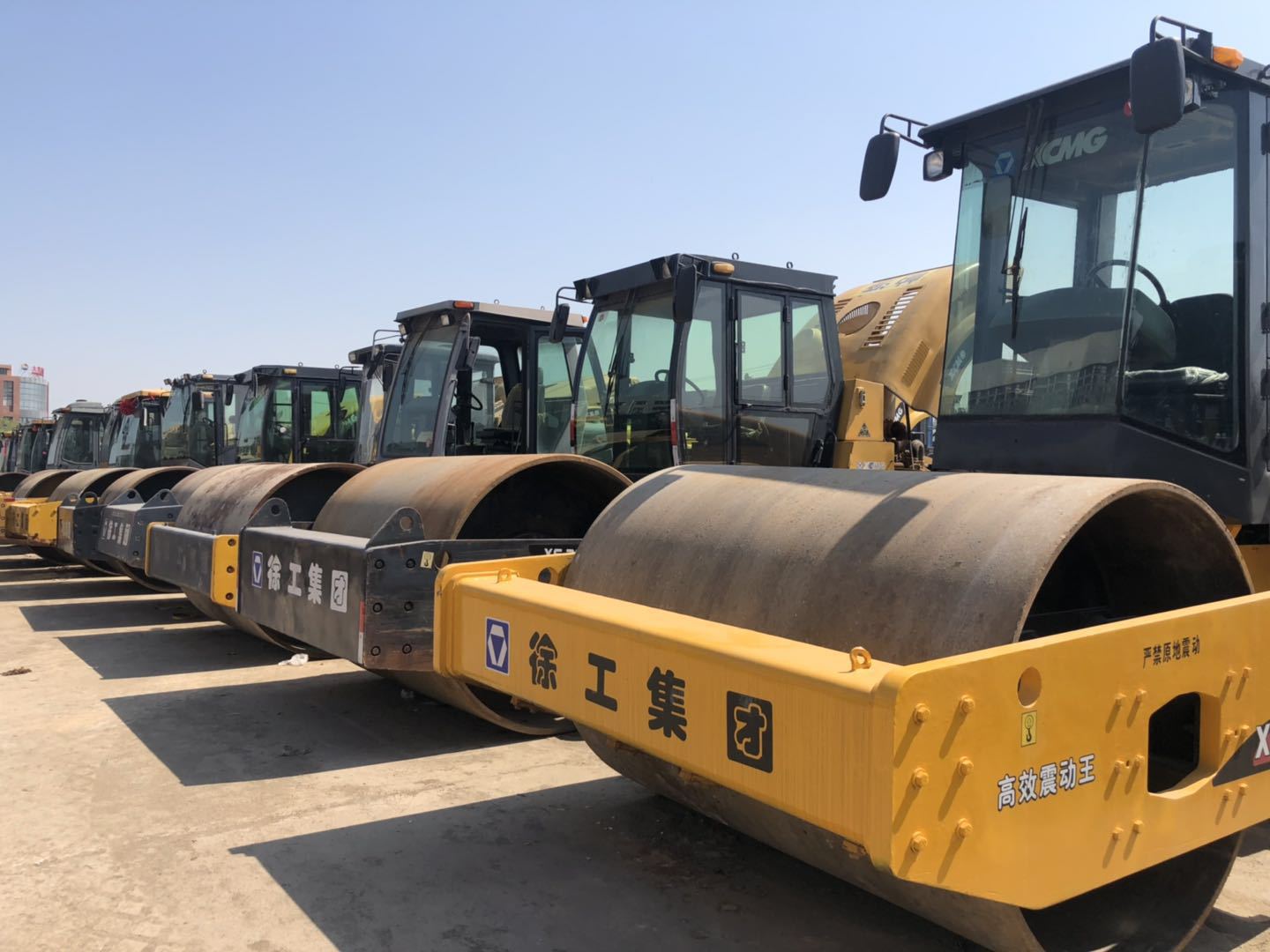 XCMG compra rodillos de segunda mano, rodillos de vibración de 22 toneladas y 26 toneladas de segunda mano
