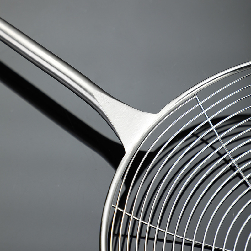 Colador de alambre de acero inoxidable Colador de olla caliente de cocina Colador de albóndigas Fideos Cuchara de mango largo Escurrir en casa Colador de pimienta