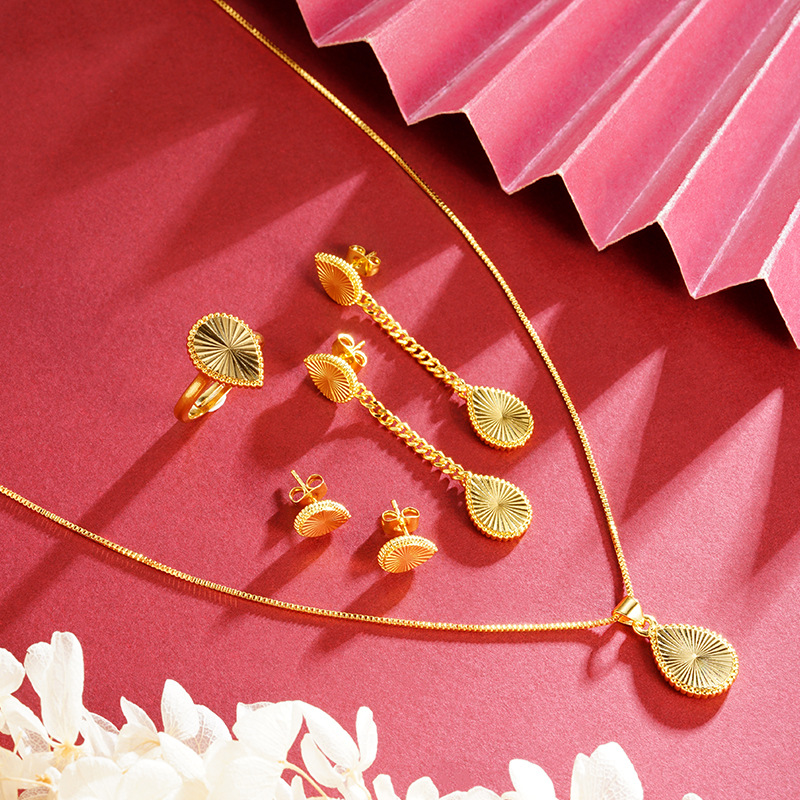 Collar en forma de gota de oro de arena vietnamita Pendientes de lujo ligero de nicho de moda para mujer Conjunto de joyas chapadas en oro de cobre Accesorios de Yiwu