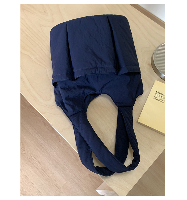 Single-shoulder underarm bag, large-capacity tote bag, versatile nylon fabric bag for women, new pleated multi-pocket commuter handbag undefined