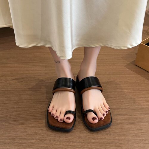 Women's 2025 Summer Chunky Heel Slippers with Minority Design, Toe-clip Herringbone Casual Outdoor Beach Sandals
