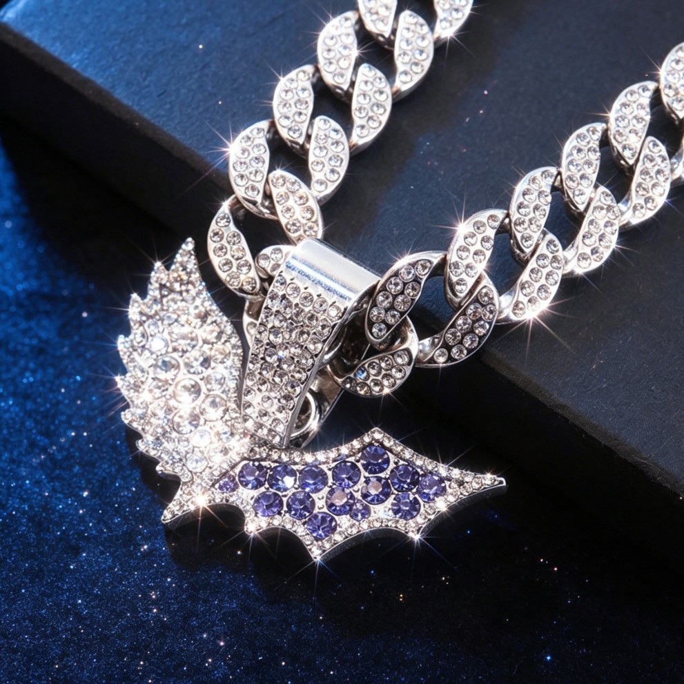 Nuevos productos de moda logotipo de personalidad patrón colgante collar 3A diamantes de imitación protección del medio ambiente colgante de aleación accesorios de moda para hombres image 5