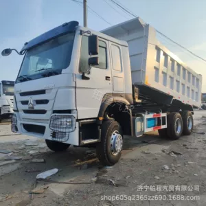 Sinotruk HOWO 6*4 özüboşaldan, iki ön səkkiz arxa təkərli