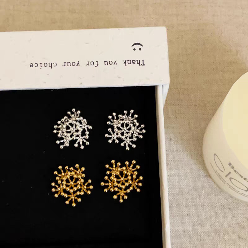 Blooming Fireworks Minimalist Fresh Light Luxury Floral Stud Earrings Fashion Earrings European and American Style Personality Fashion Ol Earrings Blooming Fireworks Minimalist Fresh Light Luxury Floral Stud Earrings Fashion Earrings European and American Style Personality Fashion Ol Earrings
