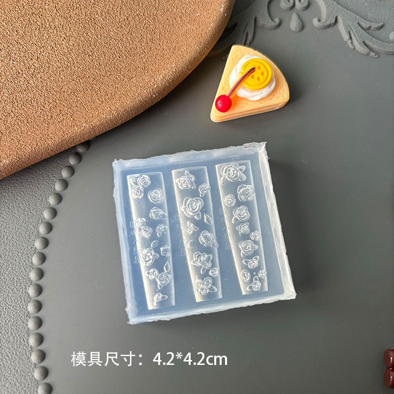 Venta caliente transfronteriza molde de manicura de alta transparencia animal de dibujos animados oso bowknot ramo DIY modelo de manicura en relieve tridimensional