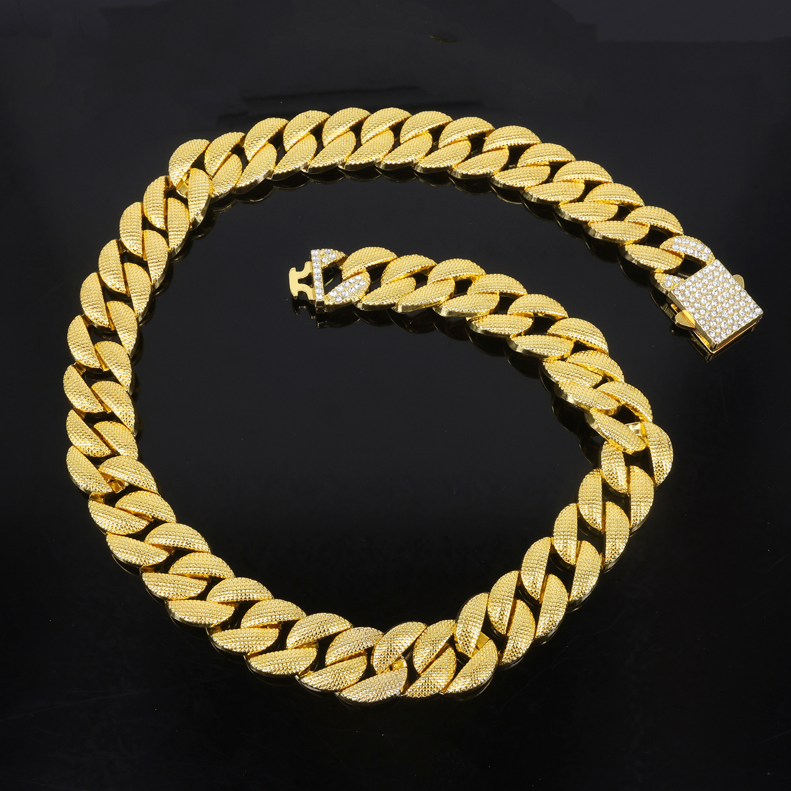 Diamond Encrusted Hip Hop Necklace With Matte Spring Clasp_voghion.com