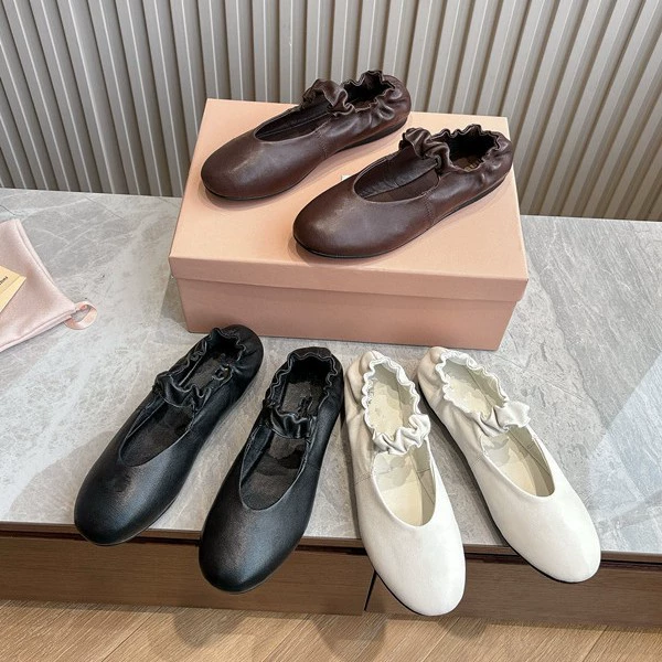 Кожаная французская семья miu с круглой головкой плоской подошвы для балета Женская весна 2025 новый пояс для одиночных туфель Мэри Джейн