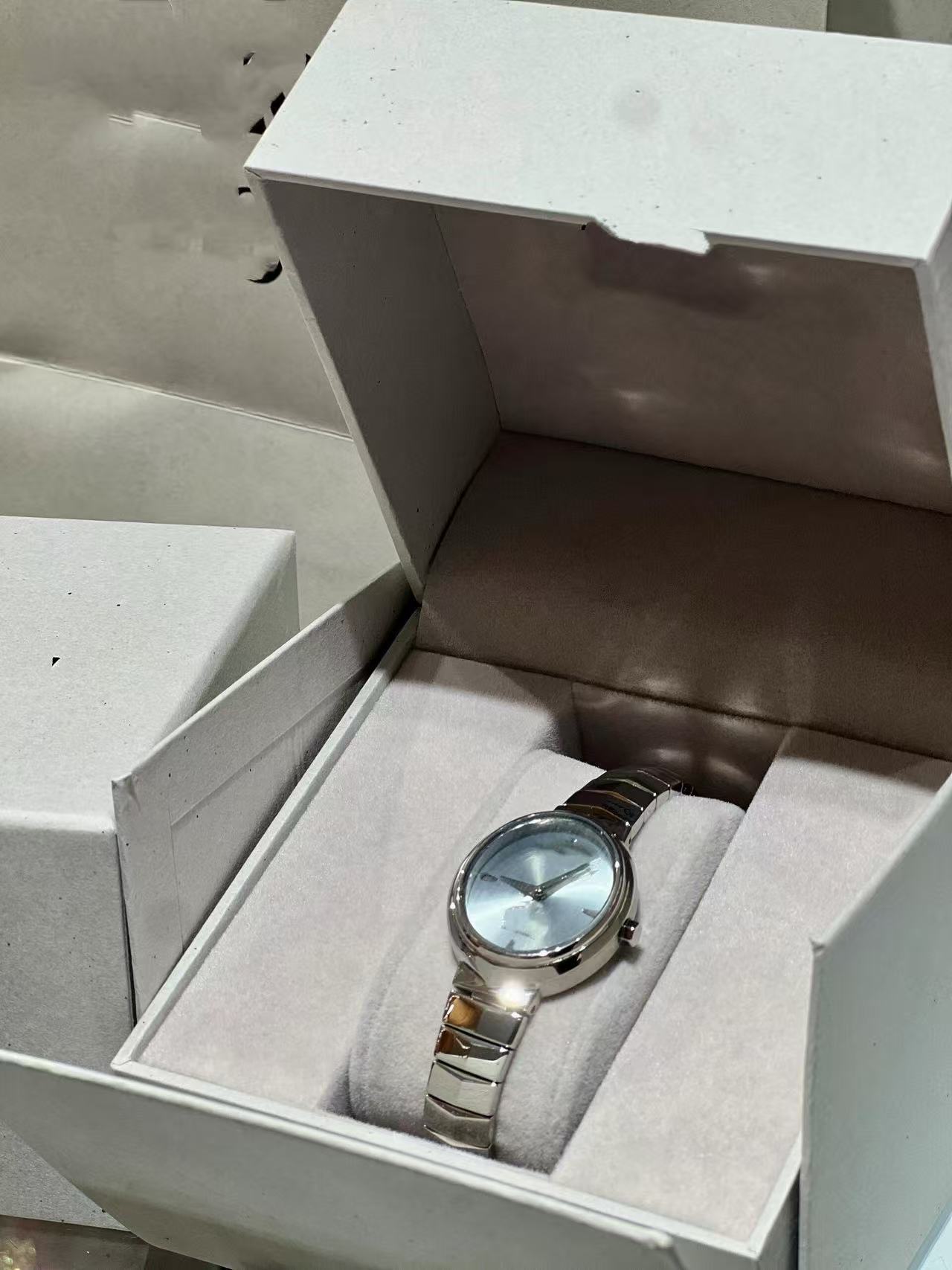 7vva+ counter gift box