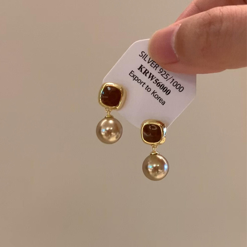 Demi-season elegant sophisticated earrings from pearl