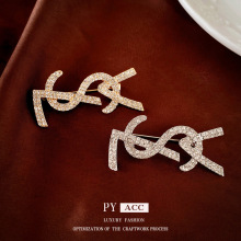 法式轻奢镶钻字母胸针时尚气质高级感西装别针小众轻奢新款配饰女