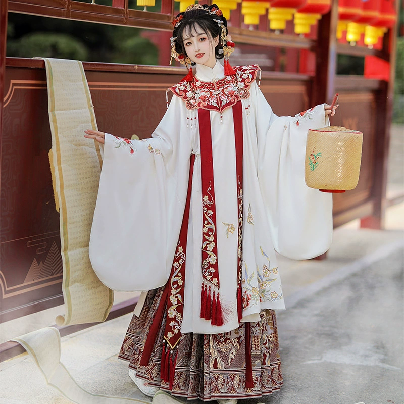 Luo Zhuo [Xuezi Wonderan] Ming Hanfu стоячий воротник с диагональным кардиган, тяжелая вышивка облачного плеча, юбка с конским лицом осенью и зимой цветет