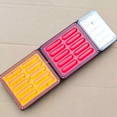Juniwang Truck Semi-Trailer Rear Tail Light 24V Pc Material Anti-Smash Resistant to High Temperatures Comes with Installation Screws (Tail light) - junengwang-tail-light-iron-plate-on-the-back