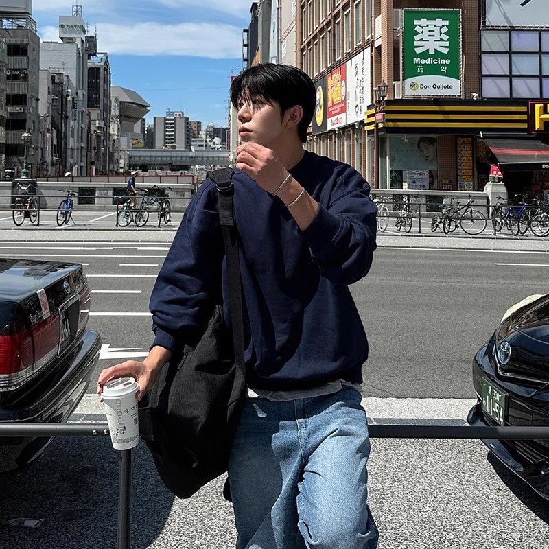 네이비 블루 라운드넥 스웨트셔츠 레귤러 스타일 - 솔리드 컬러 [GL]