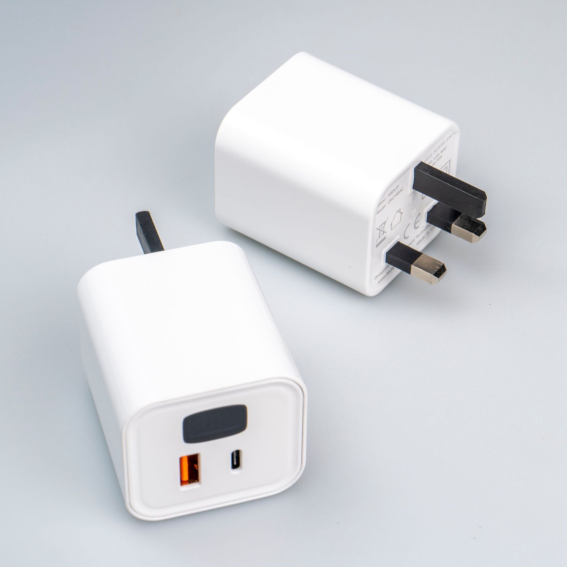 英规30W20w充电器旅充快充国制电源适配器三角式标手机充电头