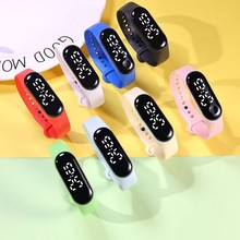 厂家直销游泳防水时尚休闲风运动学生触摸触屏LED白灯电子手表