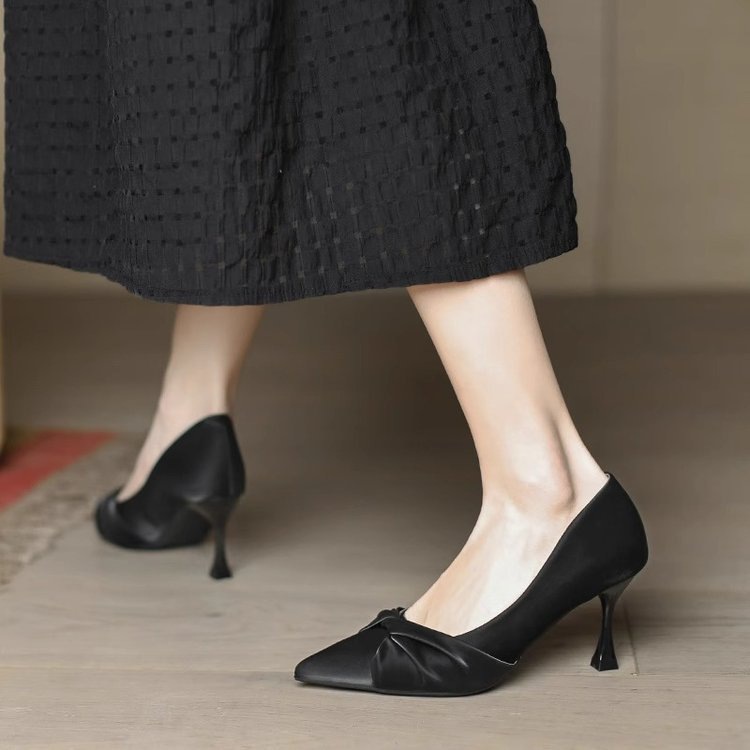 2026 nuevos zapatos de punta francesa nicho estilo de línea zapatos profesionales simples zapatos de tacones altos para viajar