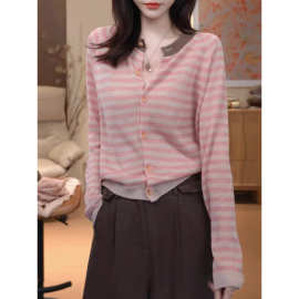 粉色薄款条纹针织开衫女夏季防晒罩衫2026新款韩系慵懒风减龄上衣