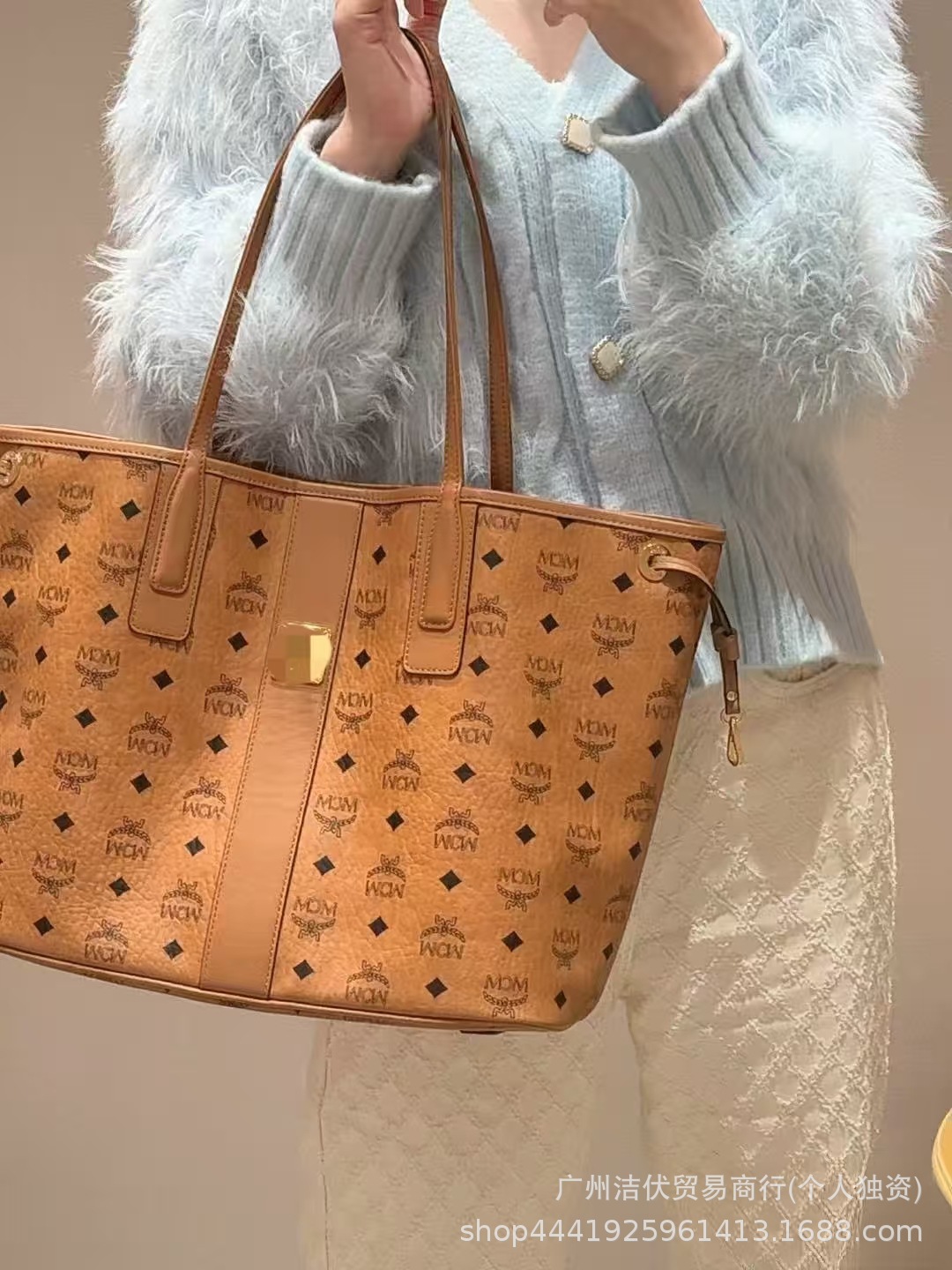 Mc's New Vintage Monogram Tote Bag, Large Capacity Travel Handbag, Versatile Shoulder Bag for Work and Commuting