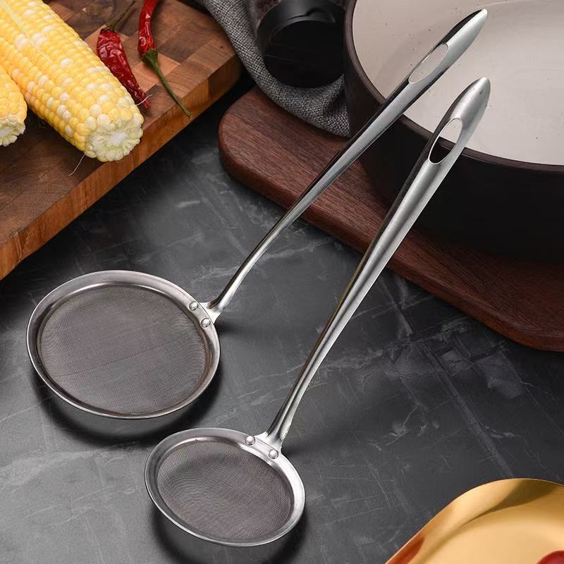 Stainless Steel Pointed Tail Grease Skimmer Kitchen Frying Oil Filter Spoon Mesh Skimmer Foam Skimmer Soy Milk Fine Mesh Filter Spoon