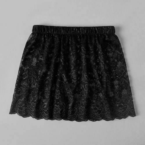 Sweatshirt as a base layer with a matching skirt that covers the buttocks, small lace curtain-like hem, paired with a sweater for a layered look.