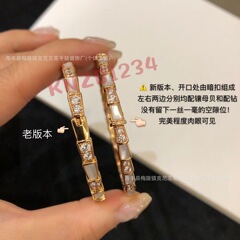 Baojia グレードホワイトマザーオブパールブレスレット女性用ダイヤモンド 18K ローズゴールドベビーブレスハイエンドライト高級スネークボーンブレスレット