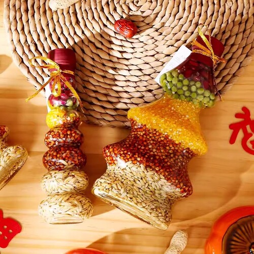 A bumper harvest of grains, ornaments for the joy of moving into a new home, decorations for moving into a new home, and ceremonial items for moving into a new house.