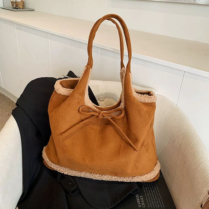 Winter retro shoulder bag with bow