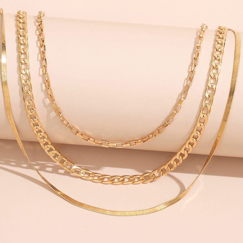Neue Mode Einfache Mehrschichtige Damen Klinge Kette Legierung Halskette Set display picture 2