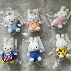 漫画超かわいいミッフィーウサギ 4inch ぬいぐるみベーカーバニー人形人形キーホルダーペンダント