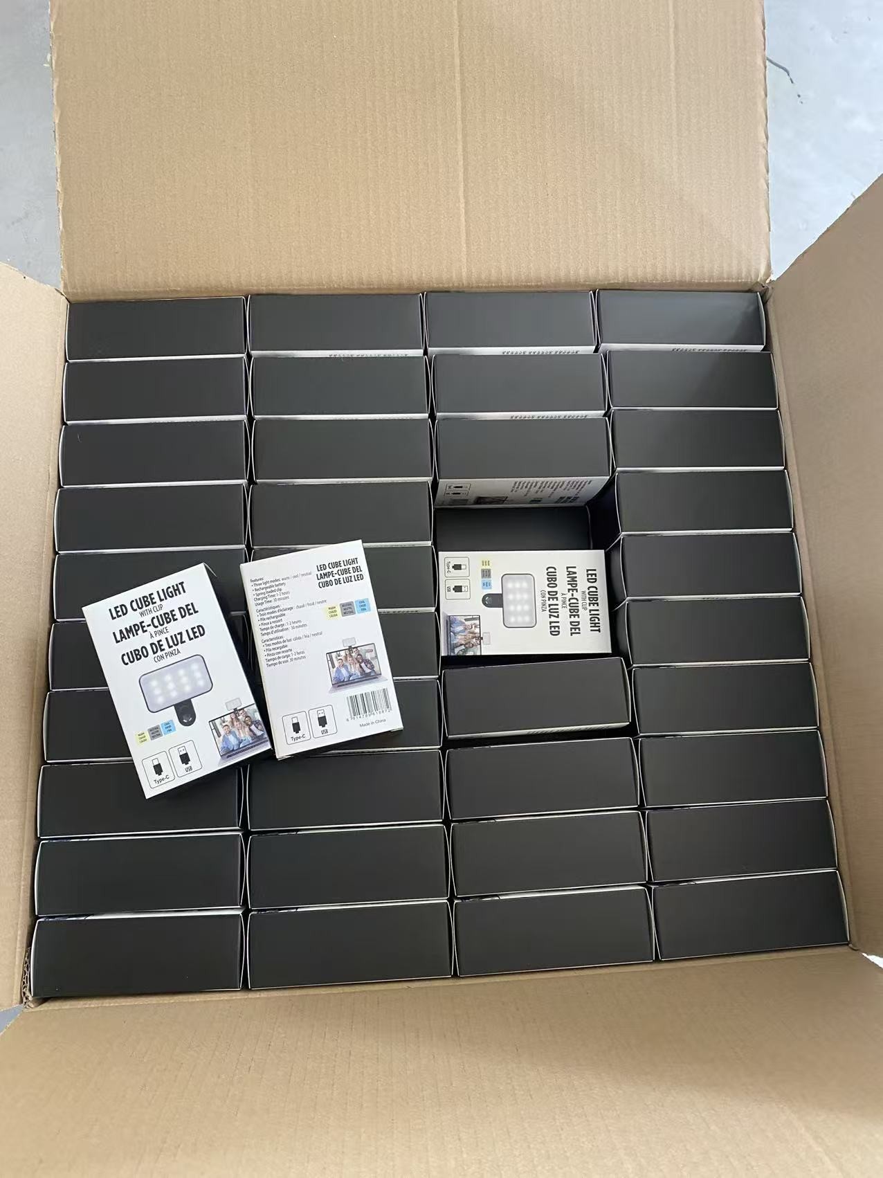 Üç Renkli Ayarlanabilir Canlı Yayın Işığı Mini Fotoğrafçılık Açık Hava Çekim Telefon Işığı Mini Taşınabilir LED Selfie Işığı Dolgu Işığı
